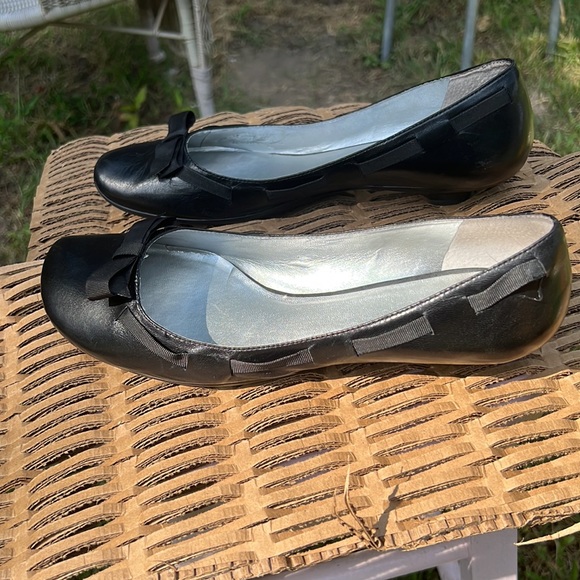 Gianni Bini, 50 Preppy, 10M, Black slip on, w/a woven satin ribbon detail & bow - Picture 4 of 11